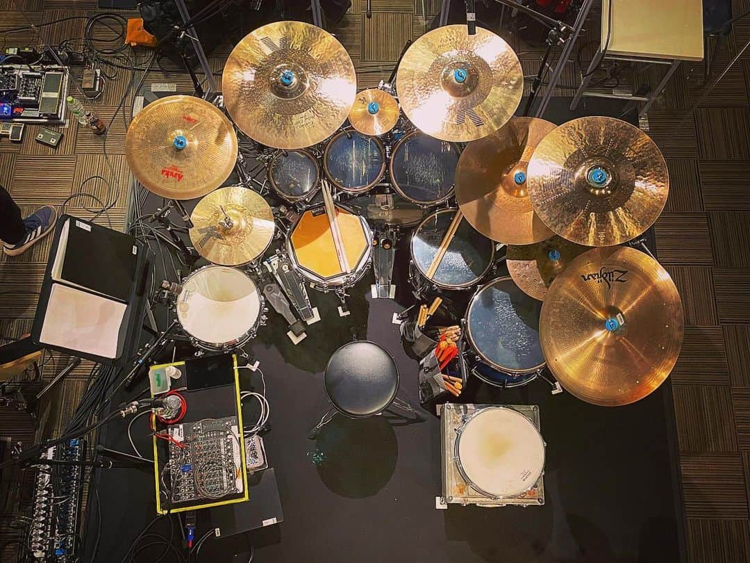 坂東慧のインスタグラム：「ﾘﾊﾘﾊﾘﾊﾘﾊﾘﾊﾘﾊﾘﾊﾘﾊ #yamahadrums #zildjiancymbals #zildjiansticks #aspr #westone #rehearsal」