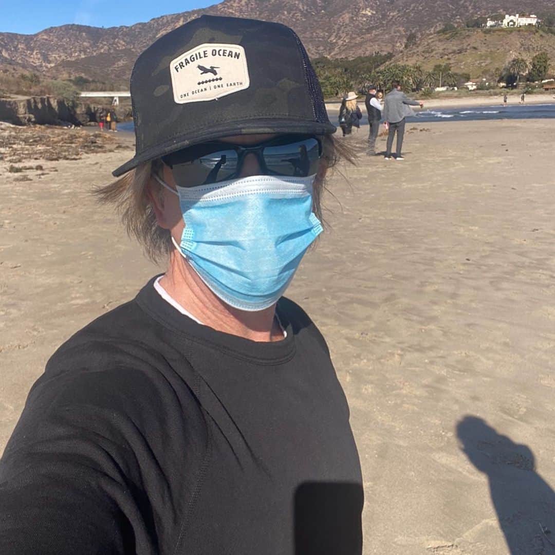 デヴィッド・スペードのインスタグラム：「Went to beach!  Ocean still works!」