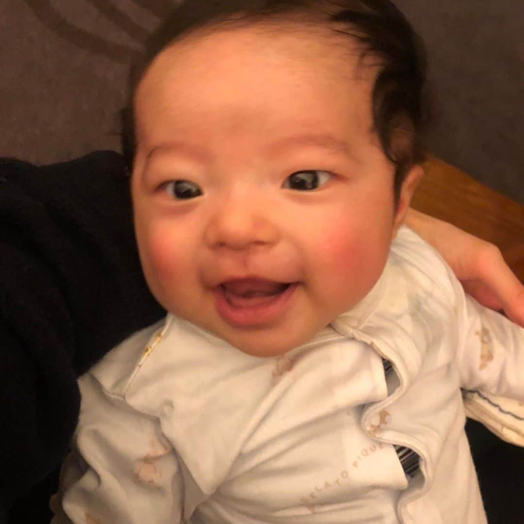 小林悠さんのインスタグラム写真 - (小林悠Instagram)「3ヶ月👶  昨日で三男の風翔（ふうと）が生まれてから3ヶ月が経ちました☺️  家の中では完全にアイドルです✨😁  長男も次男も可愛がってくれるので見ているととても微笑ましいです☺️  これからも元気にすくすく育ってくれることを願います😊🙆‍♂️」1月12日 12時47分 - kobayashiyu11