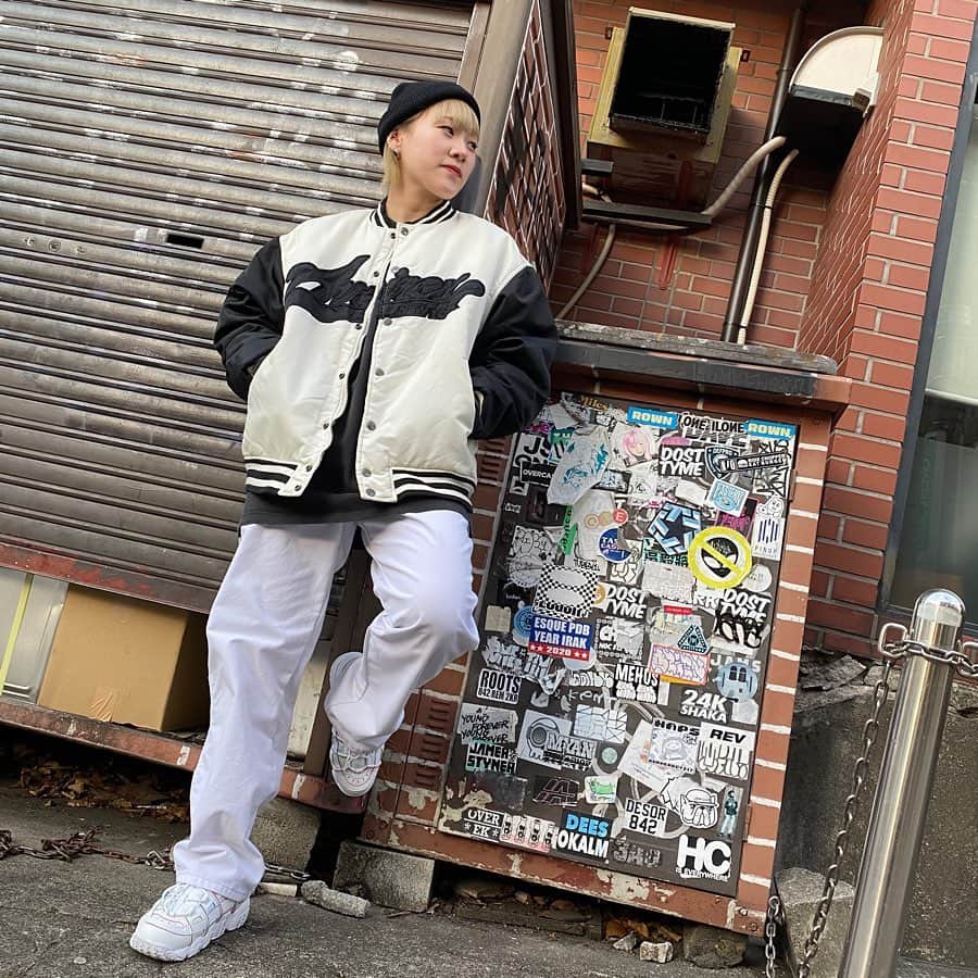 原宿シカゴさんのインスタグラム写真 原宿シカゴinstagram 原宿シカゴ神宮前店 Ccg Jin Today S Pick Up Code スタジャン 6 900 Tax パンツ 3 900 Tax ナイロンスタジャンコーデ 白と黒で統一感をだしてみました 防寒対策もバッチリなので