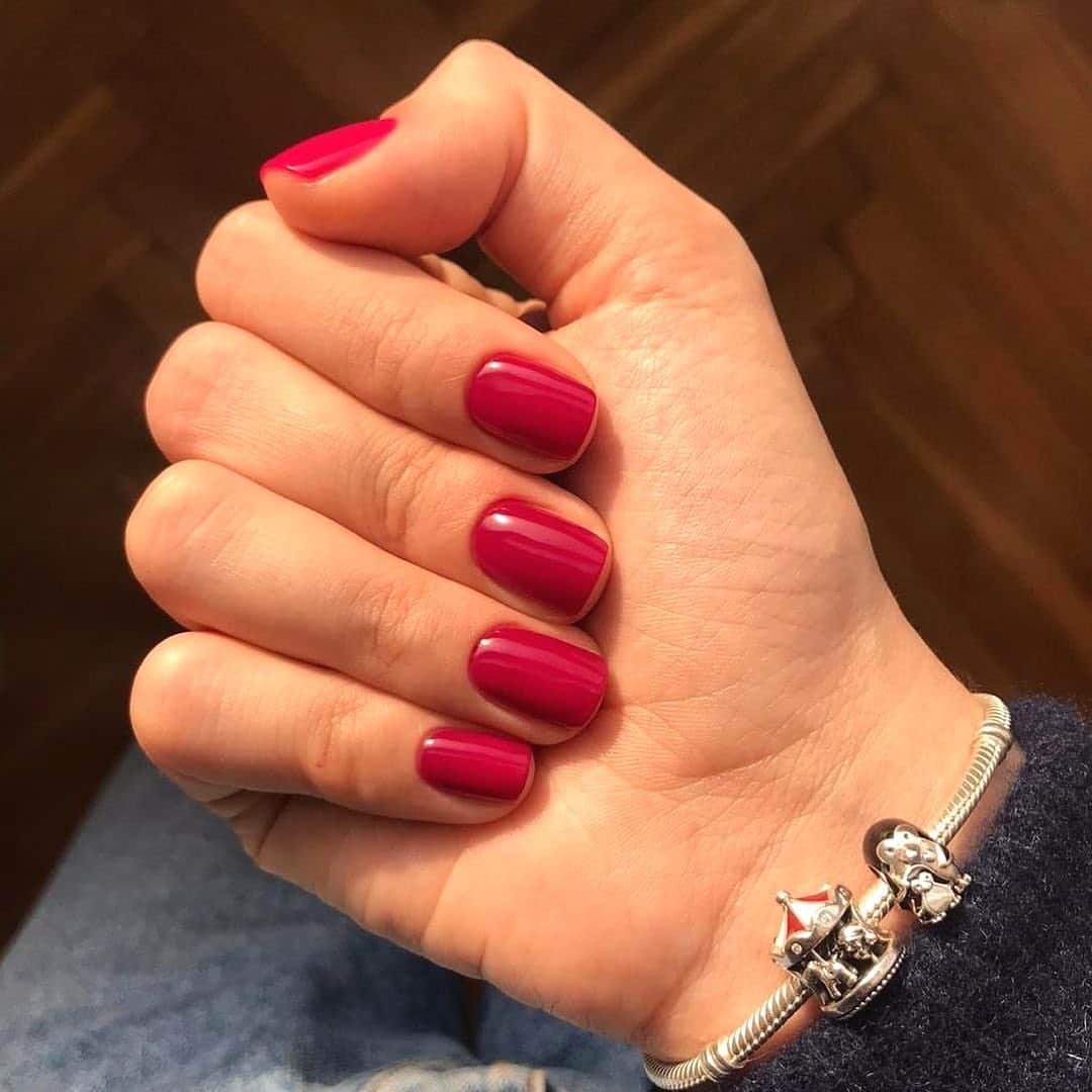 OPIさんのインスタグラム写真 - (OPIInstagram)「Inspired by the Latin music heard up and down South Beach, #MiamiBeet was right on beat for 2009’s spring/summer collection 💃  By: @josipabyopi          #ColorIsTheAnswer #OPIObsessed #notd #NailsOfInstagram #RedNails #RedMani #ValentineNails #Valentines2021 #DateNight #NailGoals #NailTrends #TrendyNails #NailInspo #40YearsofColor」1月12日 12時56分 - opi