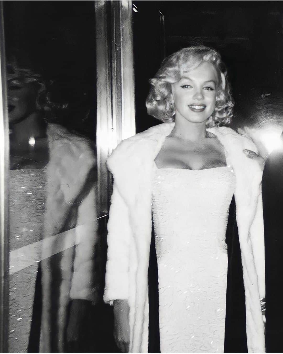 マリリン・モンローのインスタグラム：「“I never wanted to be Marilyn. It just happened. Marilyn’s like a veil I wear over Norma Jeane.” Marilyn quote that was said to photographer Lawrence Schiller in 1960. Do you prefer Marilyn, Norma or both?!😍 I could never decide! Norma has such an innocence to her whereas Marilyn is just the epitome of sexy!🖤」