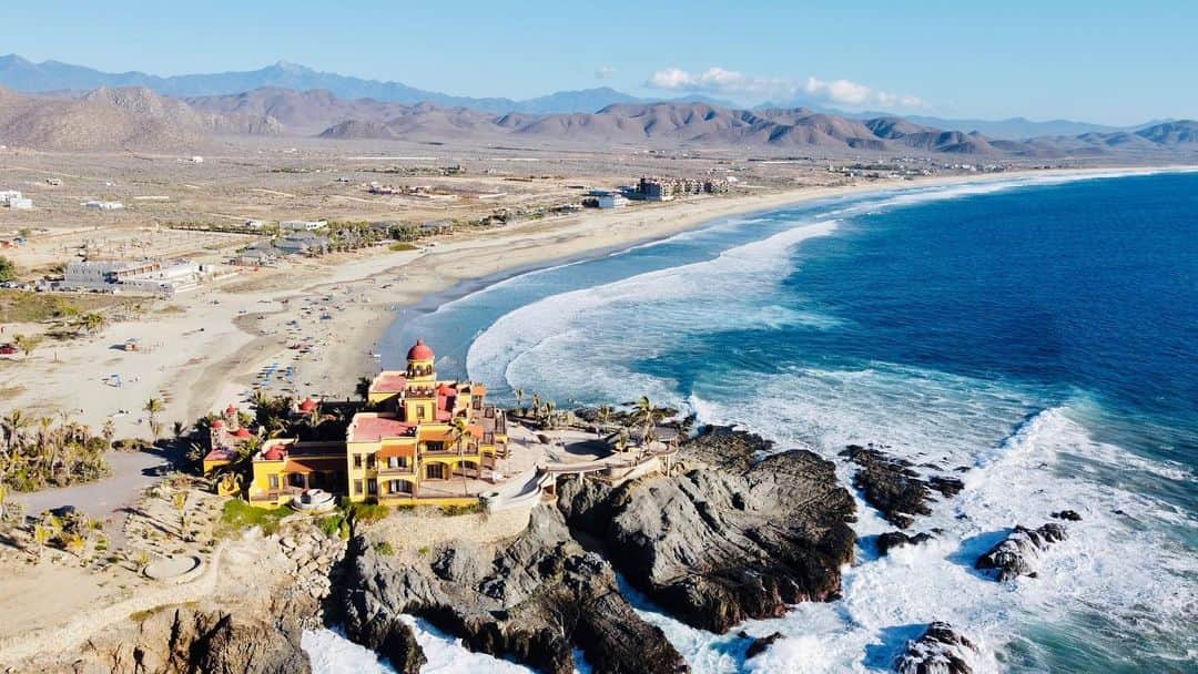 ジョーディン・バラットのインスタグラム：「a desert with waves 🌵」
