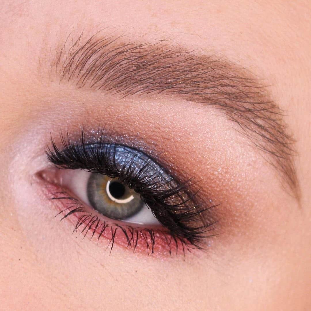 M·A·C Cosmetics Canadaさんのインスタグラム写真 - (M·A·C Cosmetics CanadaInstagram)「Looking for eyeshadow inspiration? You’re In Luxe! We’re obsessed with this colourful eye look created by @macprorobson Artist @glitteree using #MACMoonMasterpiece Eye Shadow x 9: Sea Of Plenty — an artful palette of nine rich, on-trend M·A·C colours in a range of textures, including Lustre, Satin and Matte.  Get @glitteree’s look in the following steps: 🌀 Blend Create Your Own Luck (matte soft golden peachy brown) along the crease to add subtle definition to the eyes. 🌀 Apply Free Spirit (matte deep blackened brown) in the outer corner to add depth and dimension. 🌀 Lightly tap Fortune Found (bronze with red sparkle) on top of the dark brown eye shadow. 🌀 Coat the eyelid with Sea Of Plenty (blue pearl), spritzing with Fix+ for maximum shine and colour payoff 🌀 To brighten the eyes, apply Superior Sound (creamy pink frost) in the inner corner. 🌀 Line lower lash line with You’re In Luxe (coral pink) to complete the look.  Would you rock this colourful eyeshadow look? Let us know in the comments below!   #MACCosmeticsCanada #MACCanadianOriginal #MACEyeShadow #MACEyes #EyeshadowTutorial #Eyeshadow #MACLunarNewYear #LunarNewYear #ChineseNewYear #Gifting #GiftGuide #NewInBeauty #NewMakeup #BeautyTrends #BeautyTrends2021 #MakeupTrends2021 #MakeupLook #ColourfulEyeshadow」1月12日 13時01分 - maccosmeticscanada