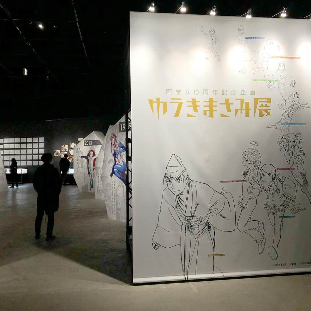 岡田育さんのインスタグラム写真 - (岡田育Instagram)「Masami Yūki, one of my favorite manga artists has his 40th anniversary exhibition. . 「ふふ」というわけで会期終了間際に滑り込み！ 画業40周年おめでとうございます、ゆうきまさみ展。とにかくひたすら漫画が上手い。あと私が一番大好きな内海課長のカラー原画の余白に対向の後藤隊長が映り込むように会場配置した人、天才では？（負け惜しみではない） . #ゆうきまさみ展 #ゆうきまさみ #masamiyūki #patlabor #kyukyokuchojinr #光画部 #原画展 #R田中一郎くんだよ #japanesemanga #mangaexhibition #mangaartist」1月12日 13時31分 - okadaic