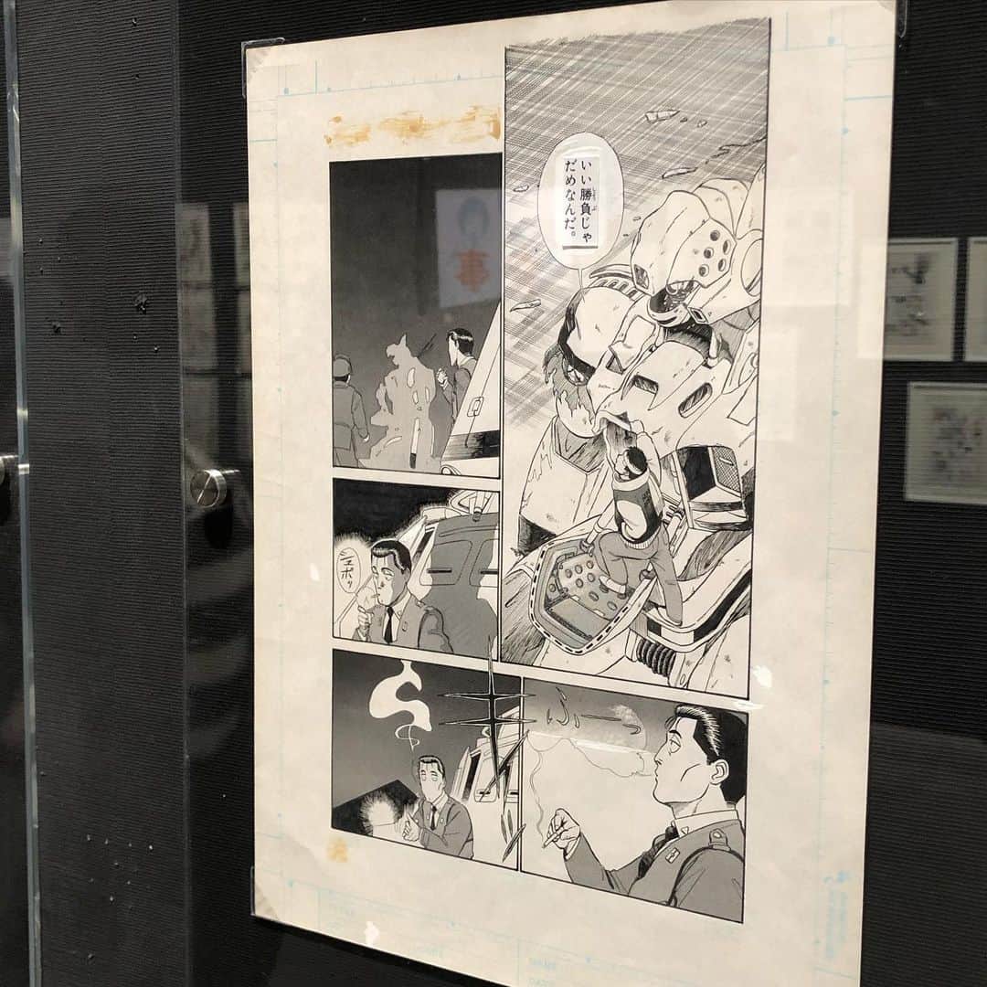 岡田育さんのインスタグラム写真 - (岡田育Instagram)「Masami Yūki, one of my favorite manga artists has his 40th anniversary exhibition. . 制作ノートの緻密さ、アナログ原稿の美しさとミスの無さはもちろんなんだけど、デジタル仕上になってからも「結局は筆の力が大事」という当たり前のことがよくわかる展示で震えましたね。特典ポストカードは新九郎だったよ！嬉しいな。 . #ゆうきまさみ展 #ゆうきまさみ #masamiyūki #patlabor #kyukyokuchojinr #原画展 #新九郎奔る #japanesemanga #mangaexhibition #mangaartist」1月12日 13時41分 - okadaic
