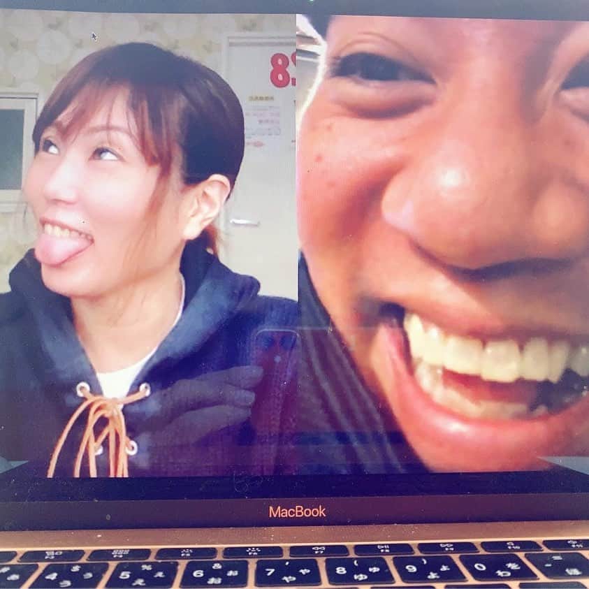 与座よしあきのインスタグラム：「東京と沖縄でリモート収録も随分長くなったな！」