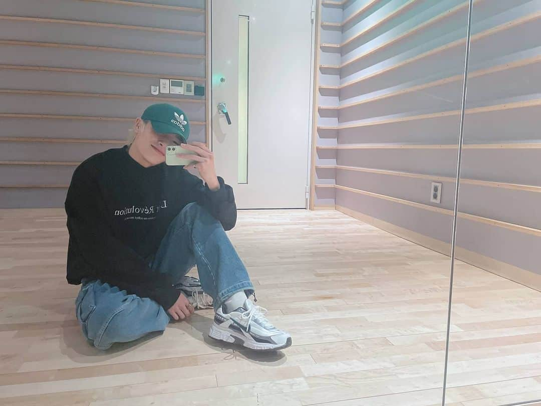 Stray Kidsさんのインスタグラム写真 - (Stray KidsInstagram)「빠방🍞 #StrayKids#STAY#OOTD#IN스타그램#🦊」1月12日 13時46分 - realstraykids