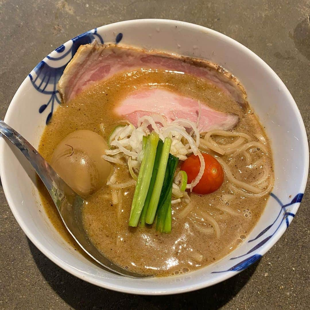 DJ HAZIMEさんのインスタグラム写真 - (DJ HAZIMEInstagram)「昨日の逸杯🍜 名前のないラーメン屋(京都木屋町) ↑本当に店名がありませぬ いつも並んでる人気店 お初でしたが美味しゆぅございました🙏 ⭐️⭐️⭐️⭐️✨」1月12日 14時01分 - djhazime