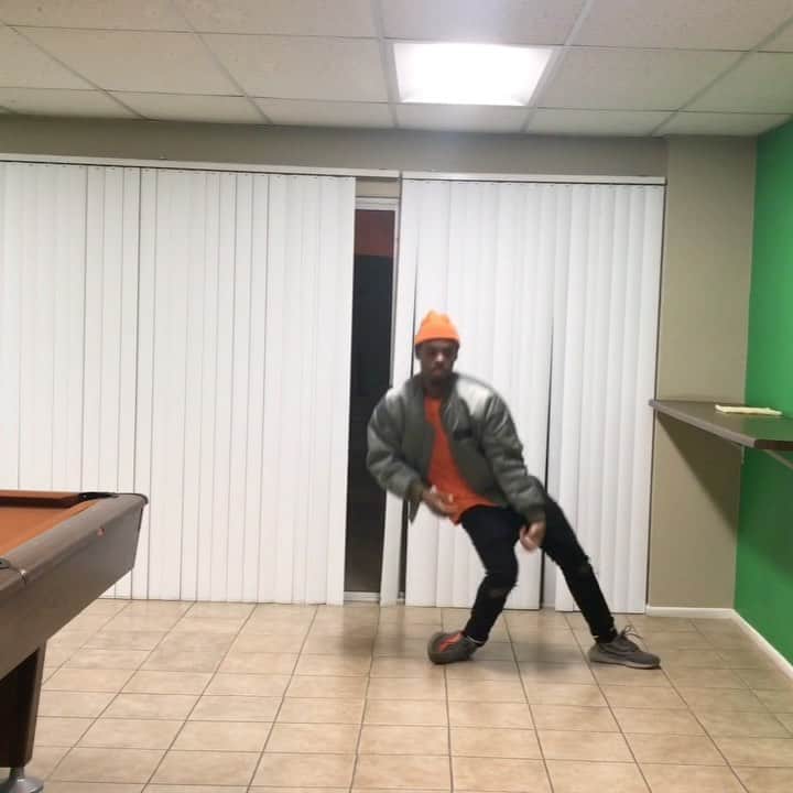 Lil Buckのインスタグラム：「From the Lost Files Archive. Im gonna start back working on the “Drunken Buck”  technique. @memphisjookin #getbucktutorials」