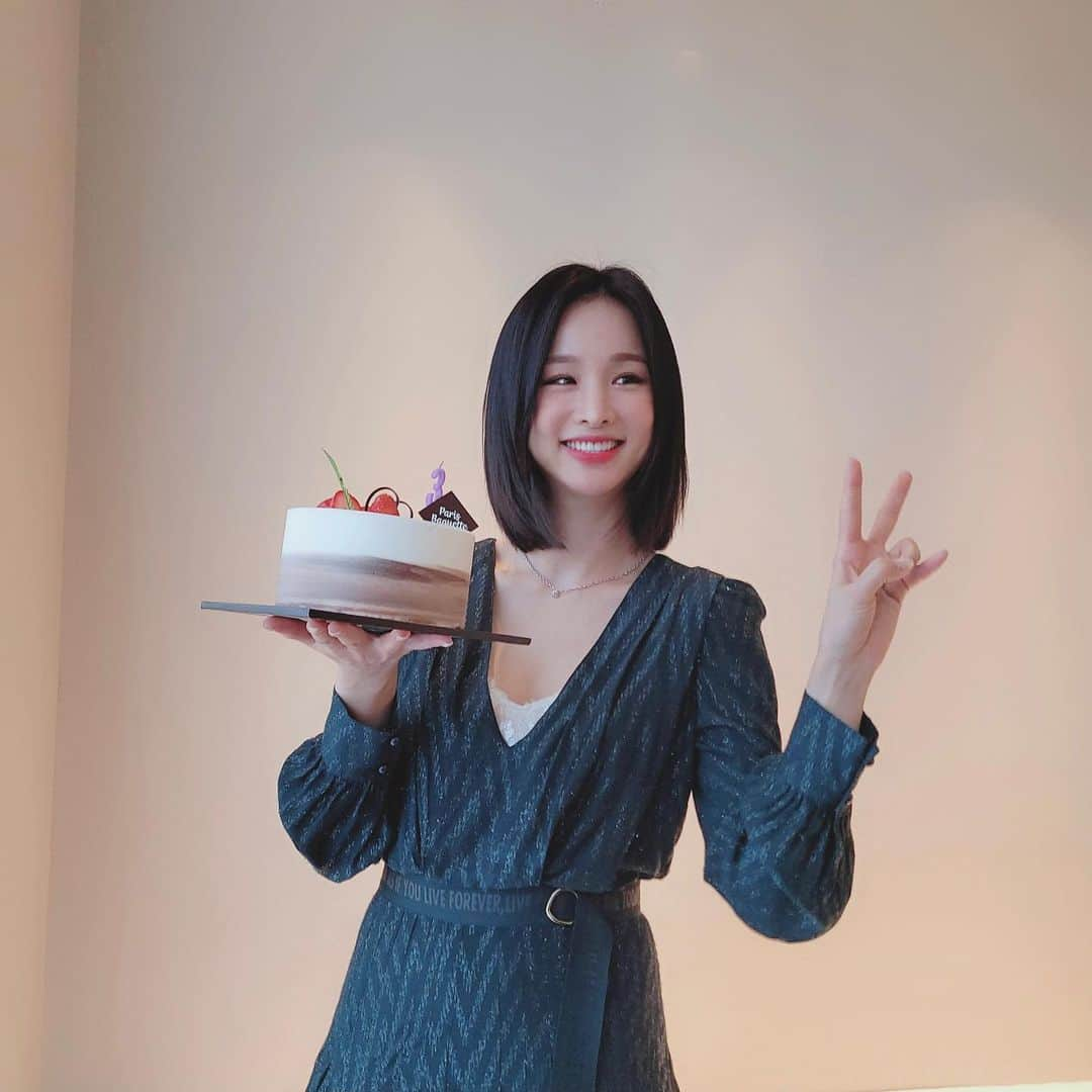 ソルジさんのインスタグラム写真 - (ソルジInstagram)「스케쥴 하면서 생일 축하는 처음 받아보는 것 같아 축하 해 준 스텝분들 다다 넘 고마워요🥰♥️  기환아 고마오💖 @yapia09」1月12日 14時22分 - soul.g_heo