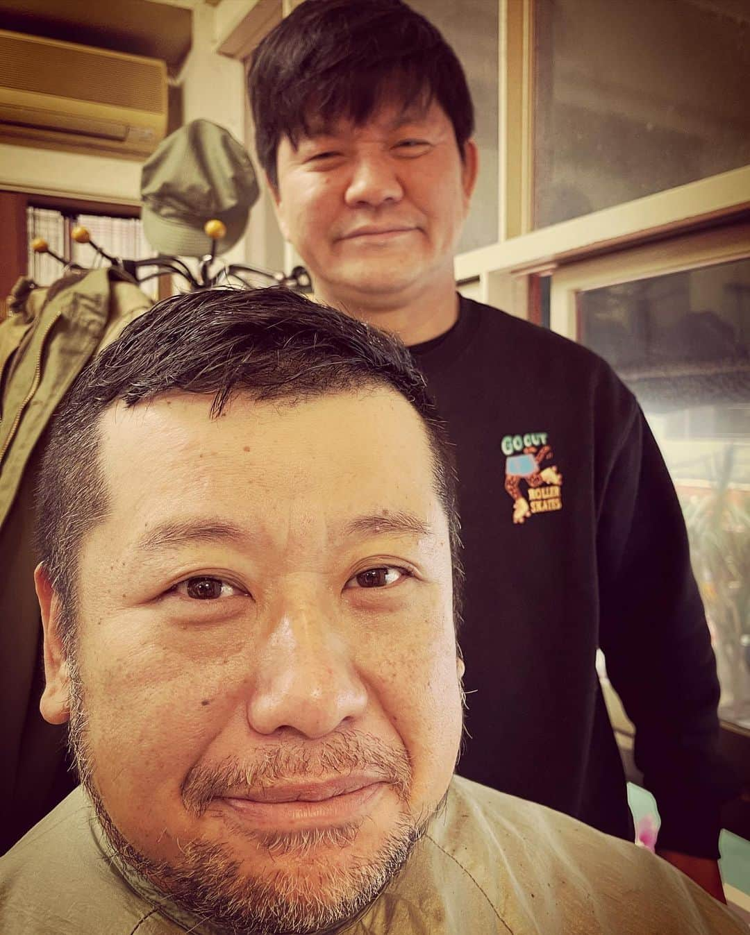 杉本知香さんのインスタグラム写真 - (杉本知香Instagram)「みんないい顔😊😊😊 大城くん、2020年から今年にかけてもTVでよく見るので嬉しい❗️ 正月のヒットパレードで國松のヌンチャクおもろかったー🤣😂  #中目黒美容室 #ケンドーコバヤシ#にけつッ  #チャンス大城#さんまのお笑い向上委員会  #グリフォン國松#爆笑ヒットパレード」1月12日 14時26分 - sugimotoc