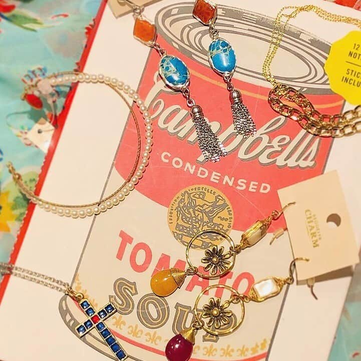 Brooklyn Charm Japanのインスタグラム：「- ⚡️SALE開催中⚡️  各店舗&WEB SHOPでは とってもお得なセールを開催中です⚡️ 是非チェックしてみてくださいね❣️  ☑️各店舗 ・ラフォーレ原宿店 (@brooklyncharm_jp_harajuku ) ・有楽町マルイ店 (@brooklyncharm_jp_yurakucho ) ・渋谷マルイ店 (@brooklyncharm_jp_workshop ) ・神戸マルイ店 (@brooklyncharm_jp_kobe ) ・なんばマルイ店 (@brooklyncharm_jp_namba )  ⚠️店舗ごとでセール内容が異なりますので、各店舗のSNS等をご覧くださいませ。  #Repost @brooklyncharm_jp_harajuku with @make_repost ・・・ ． こんにちは！﻿ ブルックリンチャーム原宿店です🌞﻿ ﻿ 11日から既製品20%offキャンペーンを開催します🥁✨✨﻿ ﻿ ピアスにイヤリング、ブレスレット、ネックレスなどとってもお得なので是非店舗でチェックしてみてください！！﻿ ﻿ 質問等あれば気軽にスタッフにお尋ねください！﻿ ﻿ 本日も20時まで営業しております！﻿ 皆さまのご来店をお待ちしております🌈﻿  #brooklyncharm#brooklyncharmjapan#brooklyncharmharajuku#harajuku#accessory#ラフォーレ原宿#原宿#アクセサリー#個性派#個性派アクセサリー#天然石アクセサリー」