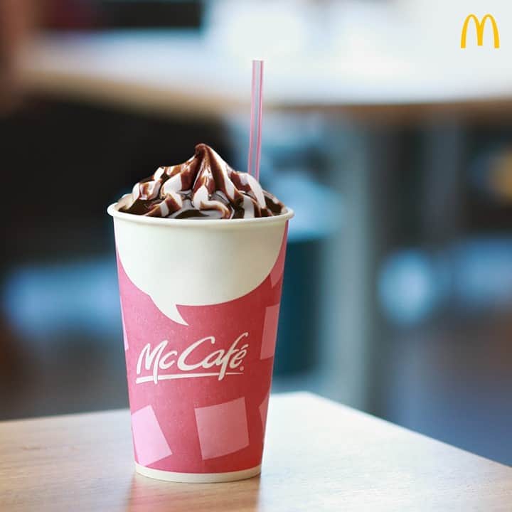 McDonald's Philippinesのインスタグラム：「How’s the start of your 2021 so far? Sana kasing-sarap at kasing-chill ‘to ng McCafé Coffee Float. Order na nang matikman ang nakakagising na Premium Roast Coffee na nilagyan ng aming classic vanilla sundae at chocolate syrup. Punta lang sa McDonald’s and get it via Dine-In, Take Out, Drive-Thru, or Pick-Up. Pwede ka rin umorder sa McDelivery PH App, website, o tumawag sa 8888-6236 (NCR).」