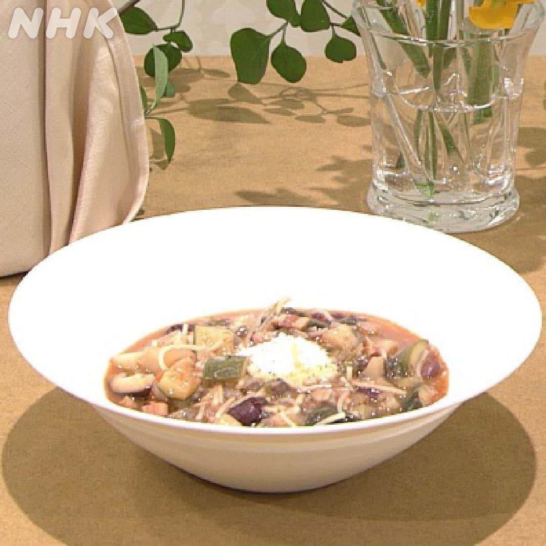 あさイチさんのインスタグラム写真 - (あさイチInstagram)「＼今日も寒か〜こんな日は 　あったかいもんでも食べたいなぁ🤔／  ＼年末年始に食べ過ぎちゃったし、 　今晩は、からだに優しいものにしようっと😋／  …ということで、3人の名シェフによる 具だくさんスープのレシピです👨‍🍳👩‍🍳 ぜひお試しあれ！  #小芝居 #レシピ #スープ #豚汁 #根菜と肉だんごのごちそう豚汁 #中嶋貞治 さん #🇯🇵 #たいと白菜の北京風スープ #孫成順 さん #🇨🇳 #豆とたっぷり野菜のズッパ #落合務 さん #🇮🇹 #夢の3シェフ #あさイチレシピ #近江友里恵 アナ #nhk #あさイチ #8時15分から」1月12日 15時16分 - nhk_asaichi