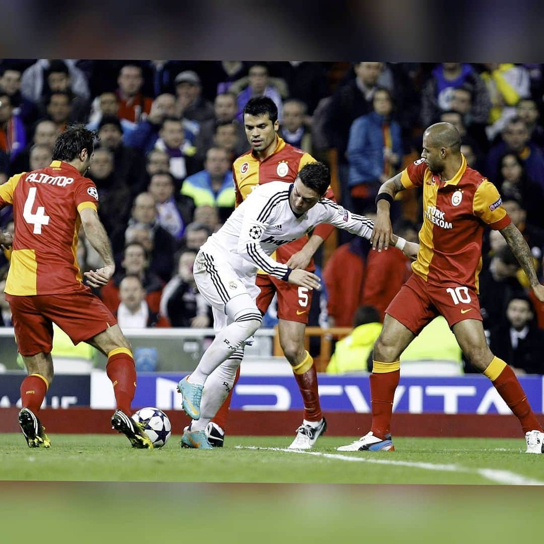 メスト・エジルさんのインスタグラム写真 - (メスト・エジルInstagram)「#Throwback 🤍 @ChampionsLeague night against Galatasaray in 2013 ⭐🙌🏼⚽ #HalaMadrid」1月13日 2時08分 - m10_official