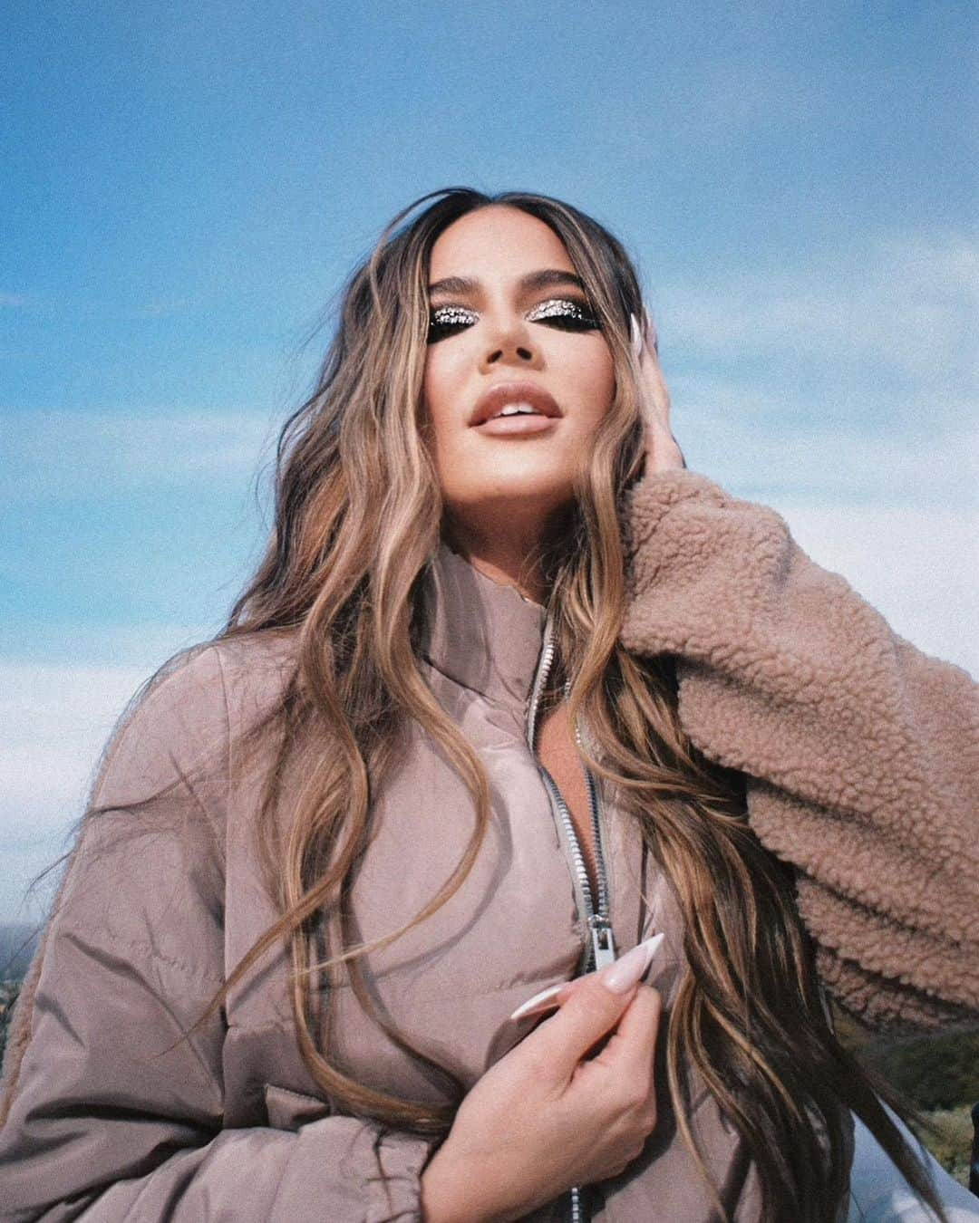 クロエ・カーダシアンさんのインスタグラム写真 - (クロエ・カーダシアンInstagram)「🦙Sherpa Puffer @goodamerican 🦙」1月13日 2時09分 - khloekardashian