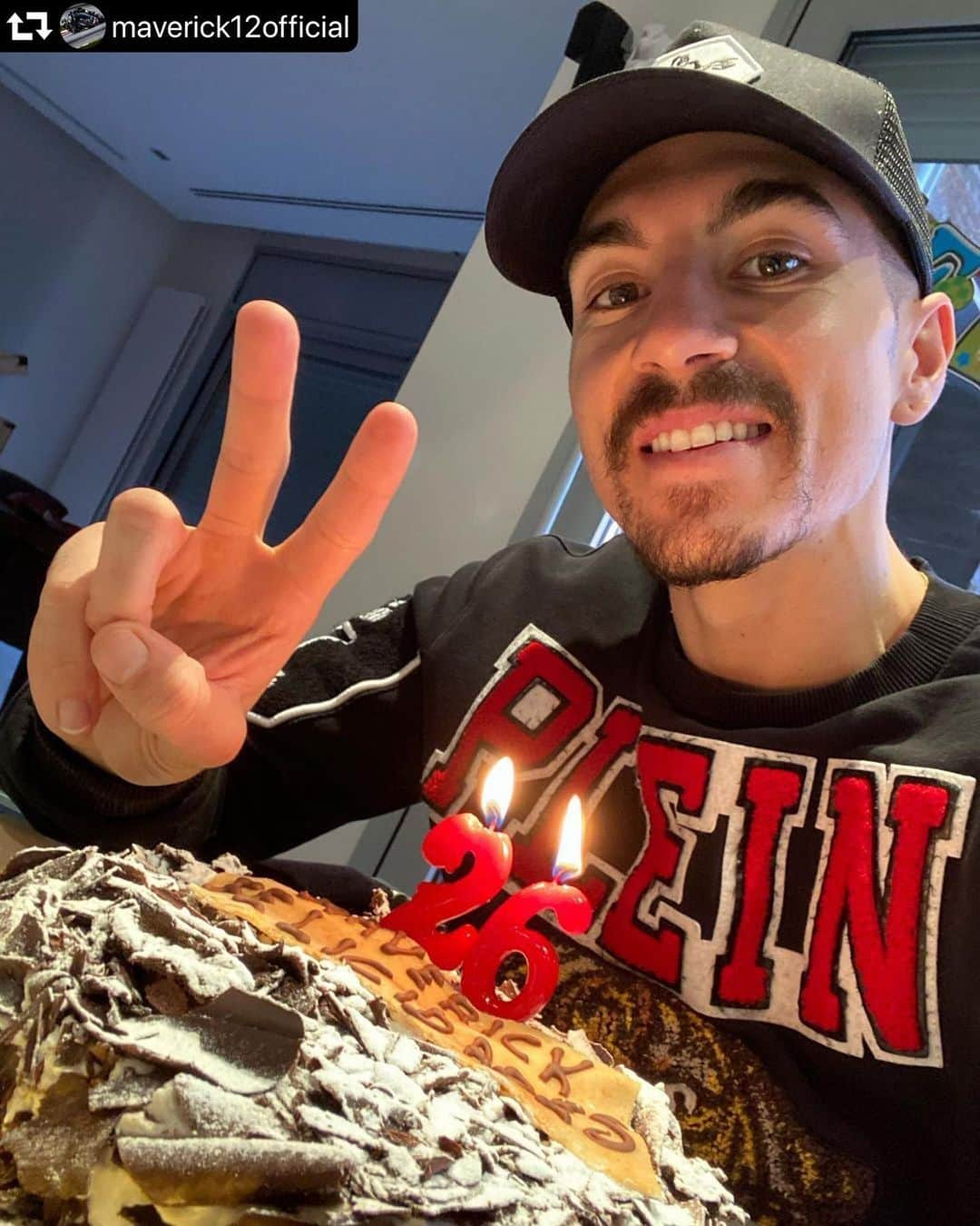 YamahaMotoGPさんのインスタグラム写真 - (YamahaMotoGPInstagram)「Is it even your birthday without cake? 🎂  ・・・ #repost @maverick12official ・・・ Gracias a todos por dedicar unos minutos a felicitarme, un fuerte abrazo!!! Thanks to everyone who spend the time to say happy birthday!!! 🎁🎂 #12 #26yearsold #superhappy」1月13日 2時10分 - yamahamotogp