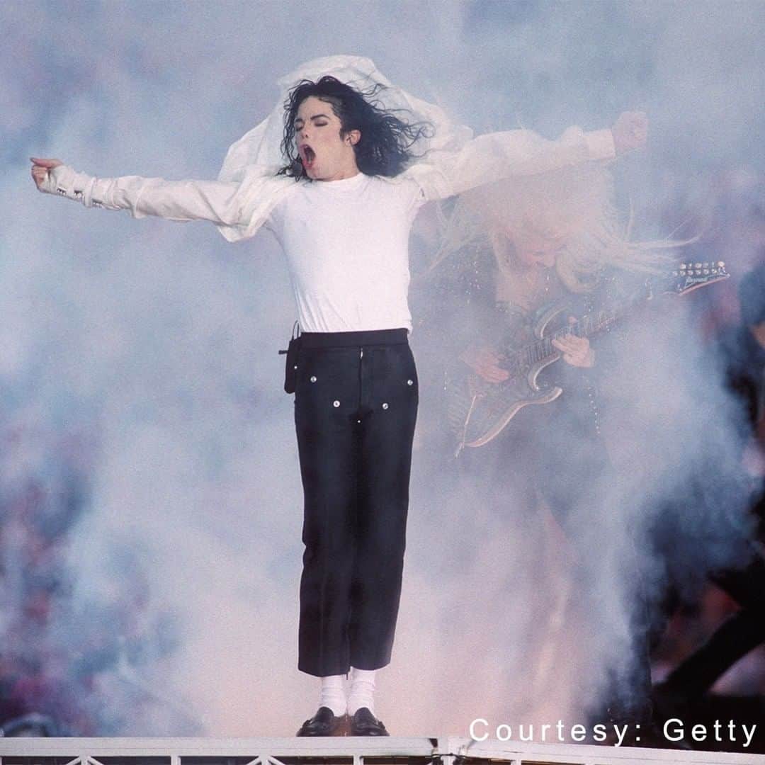 マイケル・ジャクソンさんのインスタグラム写真 - (マイケル・ジャクソンInstagram)「Michael Jackson ended the month of January 1993 by putting on an epic Super Bowl halftime show. What do you remember about his historic performance?」1月13日 2時10分 - michaeljackson