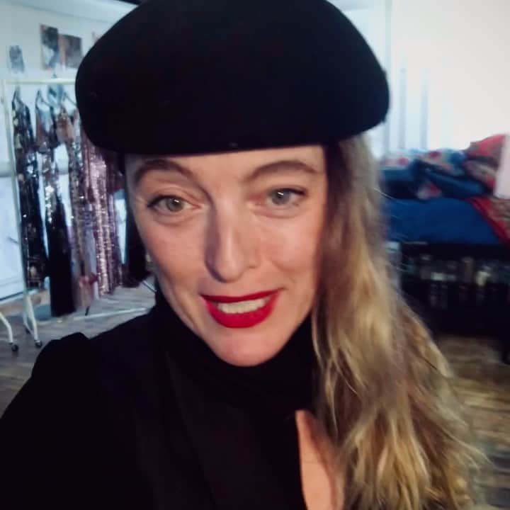 のインスタグラム：「I want some company ... ❤️💋 this is one way of doing it ... 😁 blind date shopping !! YAY ...  (more of this on the main Chanel @temperleylondon)  Just to let you know as the shops are closed during this crazy time ...we are hosting private shopping experiences to meet you virtually in your home.  This is the Somerset studio and my team have created a wonderland department store for you to browse.  Loungewear, handbags, homeware, daywear, eveningwear and a special rail of favourite bits from past seasons and even some one offs and some very special vintage items. To make an appointment please e mail Heleni@temperleylondon.com with your sizes.  ( UK size 6 – 18 )  .... and any special requests or products.  I will be super excited to meet everyone. 👁☕️🍵🍷 Monday 18th Tuesday 19th Wednesday 20th  For appointments with all our stores for other time slots you can book directly on our website / even for BRIDAL appointments xx  Www.temperleylondon.com 💋❤️」