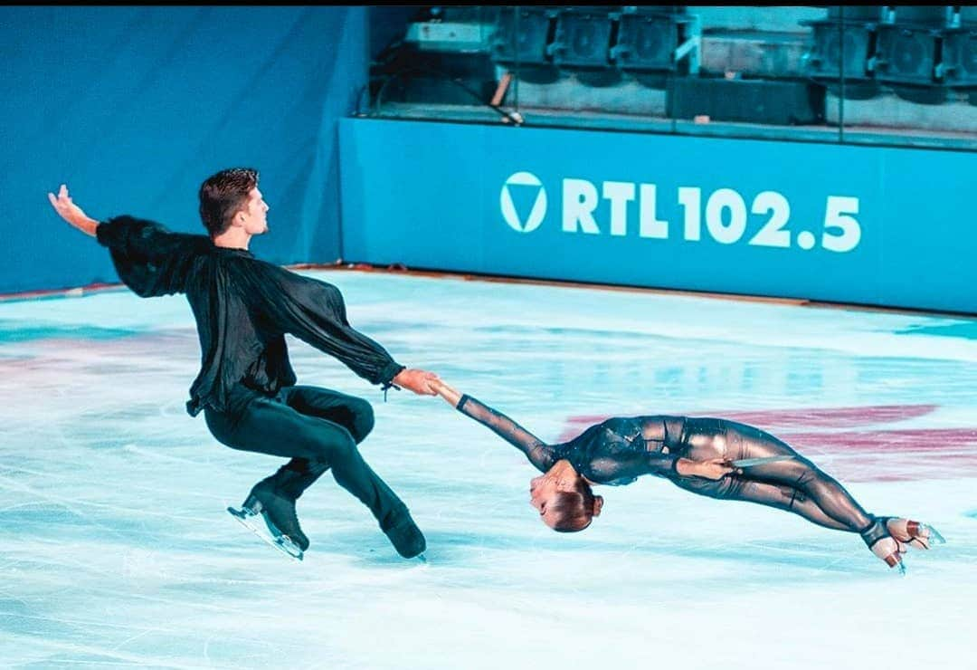 ニコーレ・デラ・モニカのインスタグラム：「Opera On Ice Special Edition ha avuto un grandissimo successo! Se qualcuno l'avesse perso, o volesse rivederlo, potrà trovarlo su Mediaset play fino al 31 di gennaio!  #dellamonicaguarise #fisg4passion #operaonice #fiammeoromoena #iceshow」