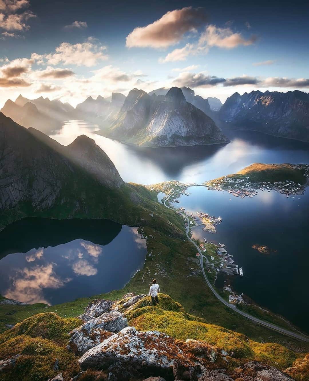 Earth Picsさんのインスタグラム写真 - (Earth PicsInstagram)「Epic views in Norway 🇳🇴 by @tomashavel」1月13日 1時00分 - earthpix