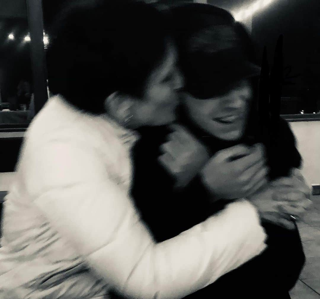 アナベス・ギッシュさんのインスタグラム写真 - (アナベス・ギッシュInstagram)「Never ever will I stop hugging you this hard and annoying you with my breathy mom-smooches right next to your ear. Happy 14th, my love. Your family adores you. #cashallen @donutshoppeproductions 📸 by @laurenparrishwalker8」1月13日 1時01分 - annabeth_gish