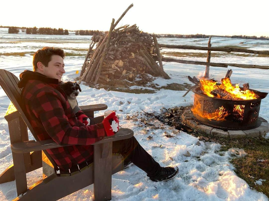 スコット・モイアさんのインスタグラム写真 - (スコット・モイアInstagram)「To help kick off the new year, I’ve teamed up with @clubhousecanada and @frenchs to ask Canadians coast-to-coast to share images of cherished moments, stunning places, favourite foods and more to showcase national pride. We’re creating an enormous light show (coming soon) comprised of these images, showing love for this great country. This is the photo I’m sharing because for me, being Canadian means spending time outdoors with my loved ones listening to my favourite band, @thetragicallyhip. To be a part of the celebration, tag #MyHomeisCanada on Instagram, Facebook or Twitter between now and ‪January 19.‬ More information at the link in my bio. #sponsored」1月13日 1時15分 - scottmoir14