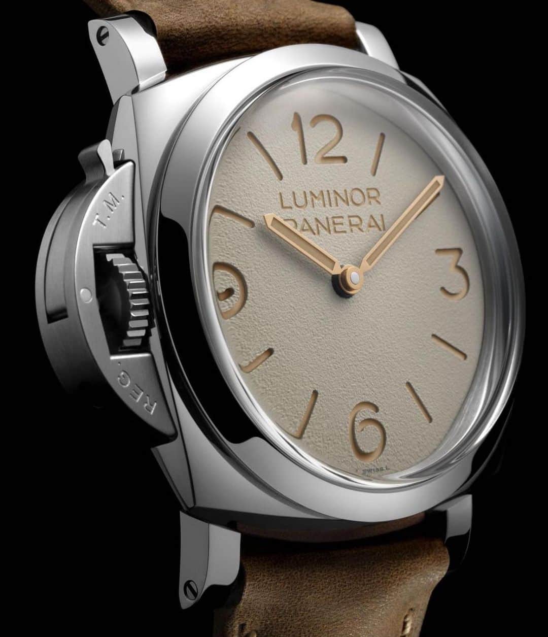 パネライのインスタグラム：「While this is a Destro (Left Handed) model, what are your thoughts on the combination on this #PAM1075 Special Edition.   This is a 47mm Steel case Destro Luminor limited to 250 pieces with a off white textured dial, vintage lume, and gold hands.   Like it? Or no thanks? #PaneraiCentral」