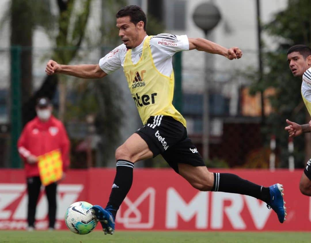 São Paulo FCさんのインスタグラム写真 - (São Paulo FCInstagram)「🔛 Preparativos pro próximo duelo no @brasileirao  ⠀⠀⠀⠀⠀⠀⠀⠀⠀ #VamosSãoPaulo 🇾🇪 ⠀⠀⠀⠀⠀⠀⠀⠀⠀ 📸 Rubens Chiri / saopaulofc」1月13日 1時29分 - saopaulofc