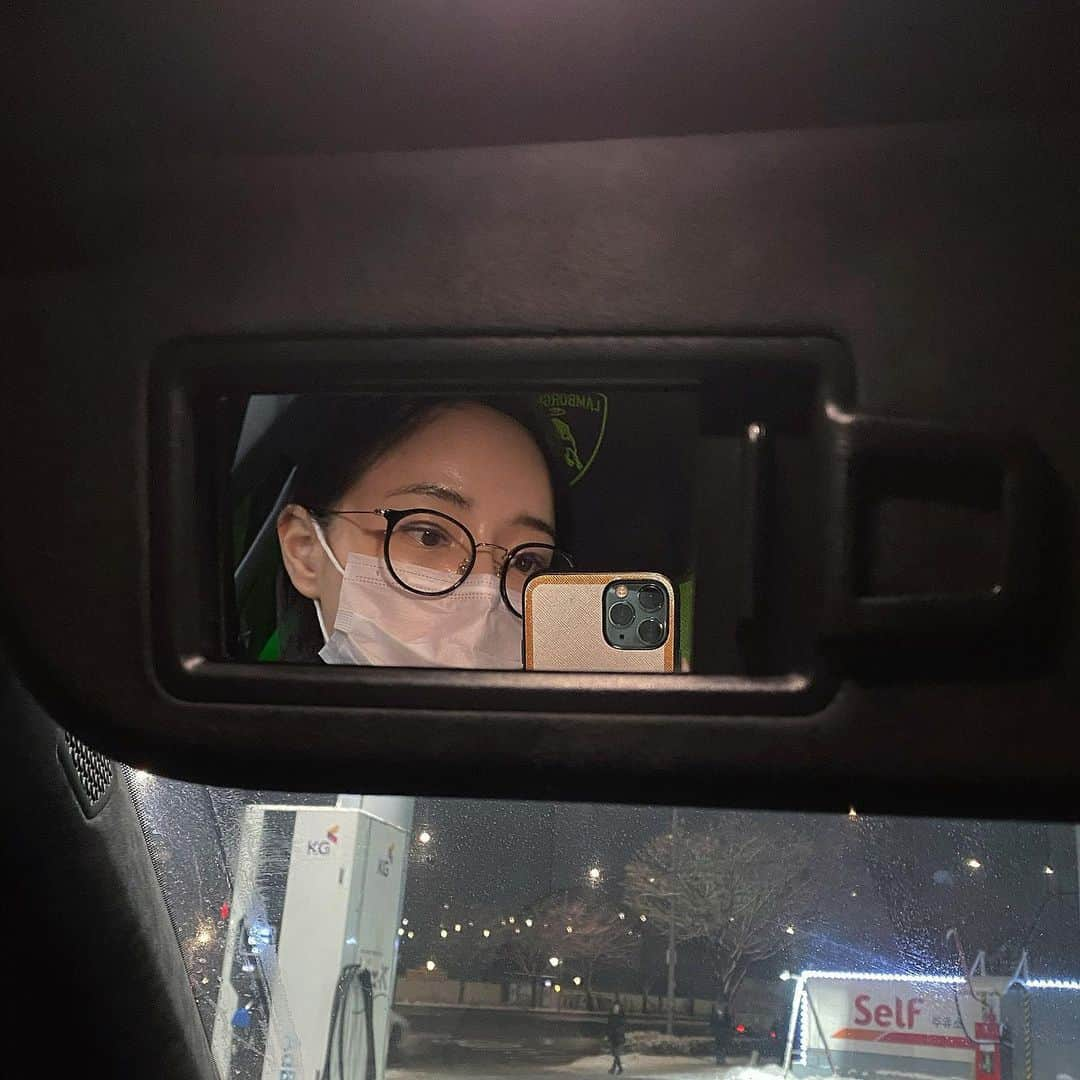 キム・ボラムさんのインスタグラム写真 - (キム・ボラムInstagram)「내가 너 기름 넣으려고  돈 버나 싶다니깐🥱 오늘은 꼭 칼퇴 해보겠어  #르라미」1月13日 1時30分 - _ram_e