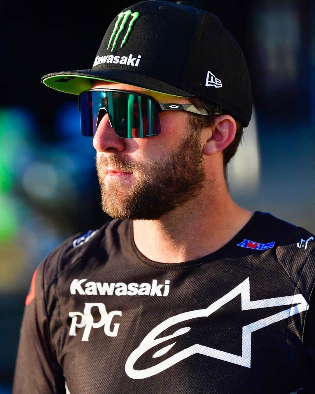 OAKLEYのインスタグラム：「Who can't wait to go full throttle again? ✊ @elitomac @supercrosslive #ForTheLoveOfSport」