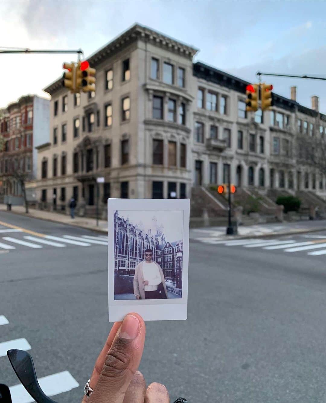 Fujifilm Instax North Americaさんのインスタグラム写真 - (Fujifilm Instax North AmericaInstagram)「In just 10 prints, @lvrd_grant shared what inspires him. 💭💥 Let us know below what inspires you to #givekindness? 💖👇⁠⠀ .⁠⠀ .⁠⠀ .⁠⠀ #give10⁠⠀ #dontjusttakegive⁠⠀ #inspo」1月13日 1時56分 - fujifilm_instax_northamerica