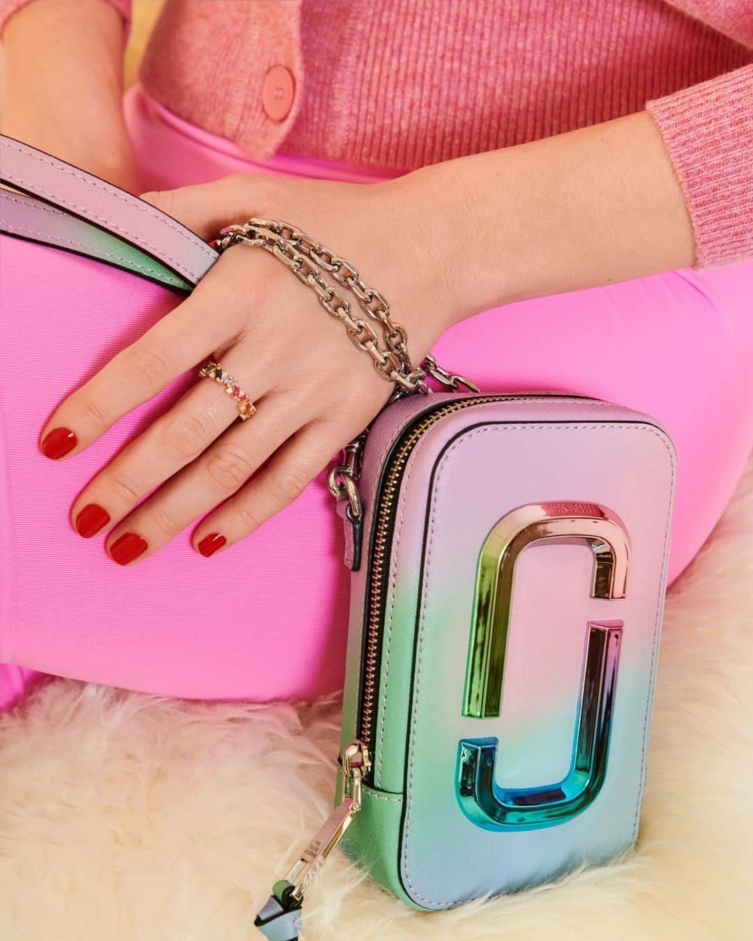 Bloomingdale'sのインスタグラム：「It's the pastel palette for us 💖 Tag someone who needs to get their hands on the latest Snapshot bag by @marcjacobs 👐 . . . . . #MarcJacobs #Bloomingdales」