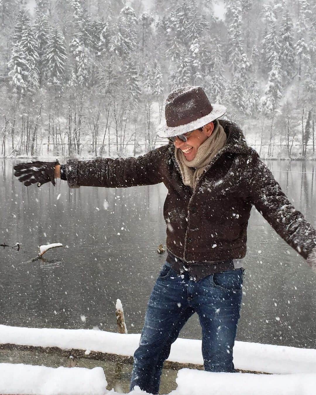 Rodner Figueroaさんのインスタグラム写真 - (Rodner FigueroaInstagram)「Wishing for snow!!! ❄️ Con ganas de estar en la nieve!!! #kitzbühel #rodnerfigueroa #travel」1月13日 2時02分 - rodnerfigueroa