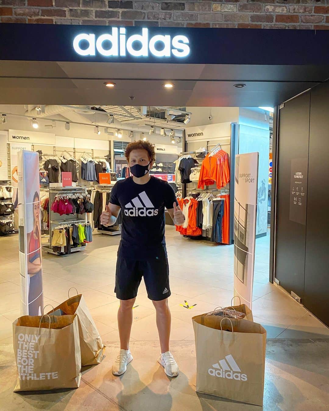 ムスタファ・アミニのインスタグラム：「Thank you Adidas for looking after me. Only the best for the athlete 😀💯 #adidas」