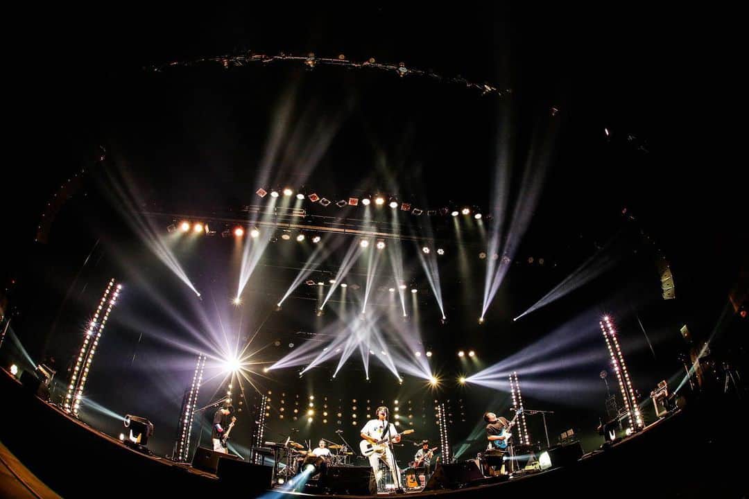 のインスタグラム：「✴︎ flumpool 10th Tour「Real」大阪公演ご来場の方々ならびに、ストリーミング視聴の方々、、、 本当にありがとうございました❗️  ストリーミングは19日18時までアーカイブ視聴いただけマス👀 link in bio▶️  photo @nabespg」