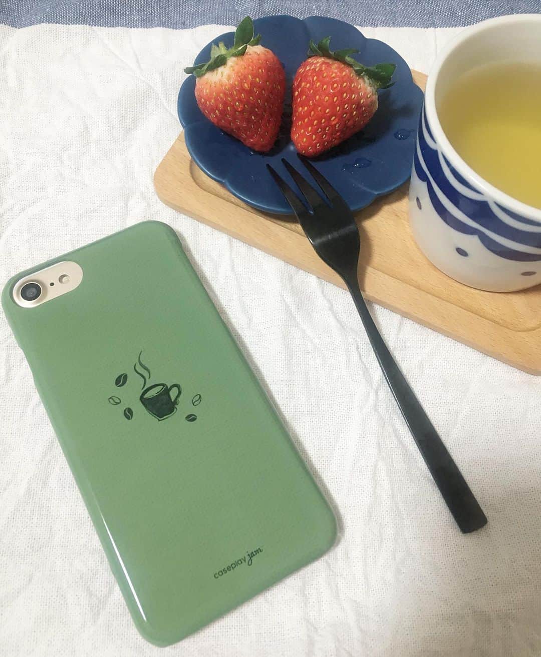 phocaseのインスタグラム：「【Coffee cup】﻿ ﻿ お家でゆっくり過ごしましょう🏠☕️﻿ ﻿ ﻿ ﻿ LINE@のお友達になってくれた﻿ 方にはクーポンをプレゼントしています🎁﻿ @をつけてcaseplay_jamで検索してね🦢﻿  ﻿ ﻿ ﻿ ﻿ #caseplay_jam  #スマホケース #Xperia #arrows #Galaxy #Google #HUAWEI #OPPO #iPhone #Android #caseplayjam #iPhoneケース #アイフォンケース #手帳型ケース #androidケース #携帯ケース #スマホケース専門店 #おしゃれ雑貨 #友達募集 #スマホ」