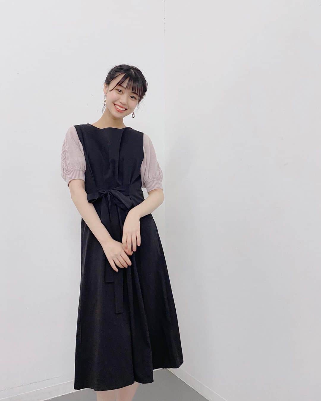 多田成美のインスタグラム：「🌷 撮影に来て行った私服❤︎☺︎ ワンピースが無地でシンプルなので、イヤリングでアクセント🐼  #多田成美」