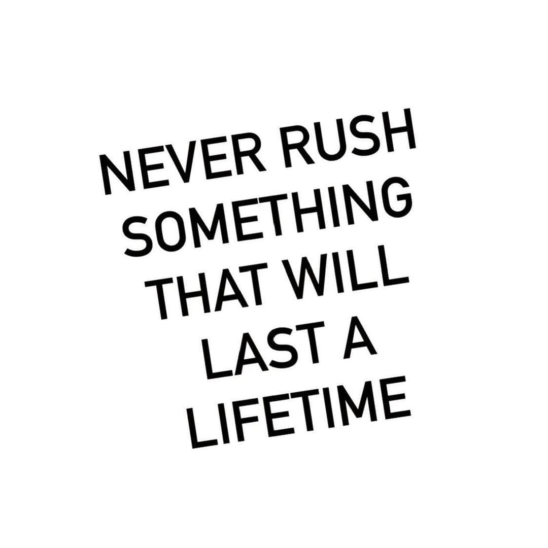 トレーシー・キスさんのインスタグラム写真 - (トレーシー・キスInstagram)「We are all too quick to want everything here and now and so life becomes instant and highly disposable which in turn has caused us to replace the wholesomeness of quality and commitment with the convenience of quantity. So many people chase temporary highs, quick fixes and cheap thrills that they forget what it is to have something truly meaningful and everlasting. Society has wrongly developed the mindset that if something doesn’t work out without using any effort or return immediate results then rather than investing further time, dedication and effort we instead move onto something else to replace it; leaving behind a wake of broken, unhappy and unhealthy experiences, scenarios and events we eventually become accustomed to failure and never happy or capable of success. Whatever you do in life, whether it’s your career, dreams or relationships please always dedicate 100% of your efforts, energy and commitment and very quickly you will realise the difference between quantity and quality. Stop wasting your time and opportunity on things that you know will never last and start inputting enthusiasm and dedication into things that you know are capable of providing you a lifetime of true love, peace and happiness 🙏🏼 #selfworth #selfgrowth #mindfulness #happinessisachoice #winningmindset」1月12日 17時12分 - tracykissdotcom