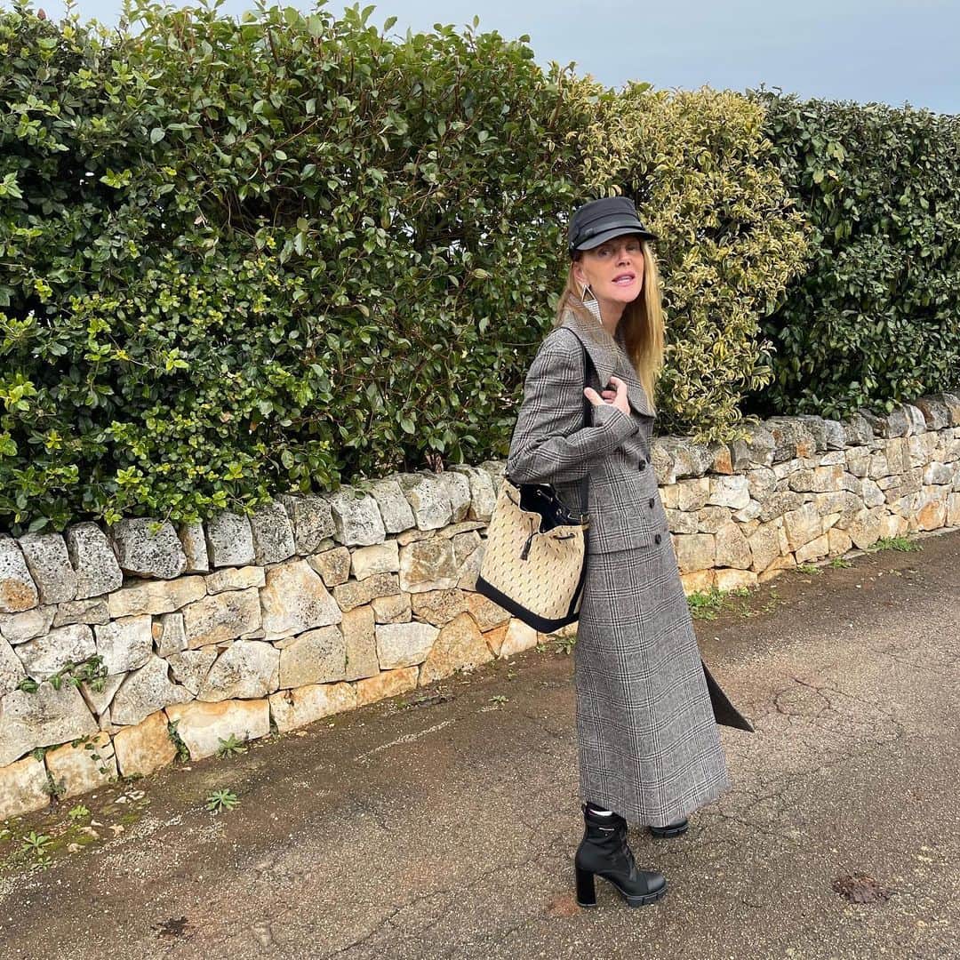 アンナ・デッロ・ルッソのインスタグラム：「I really like @walterchiapponi ‘s ❤️❤️❤️ new creative fashion vision for @tods 💗 #tods」