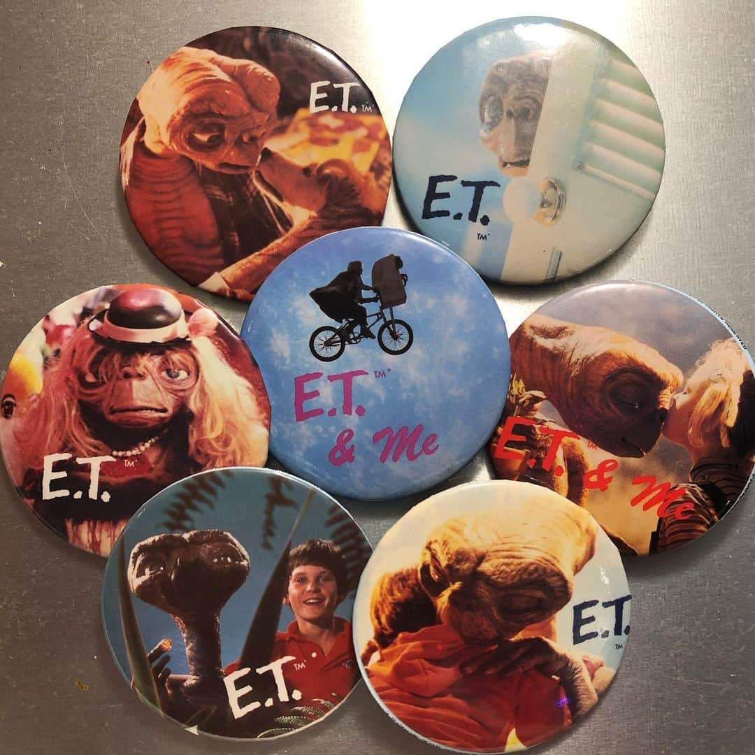 kiarrysさんのインスタグラム写真 - (kiarrysInstagram)「1980’s E.T.  Vintage Pin Badges collect All 7 . each 800yen」1月12日 17時16分 - kiarrys