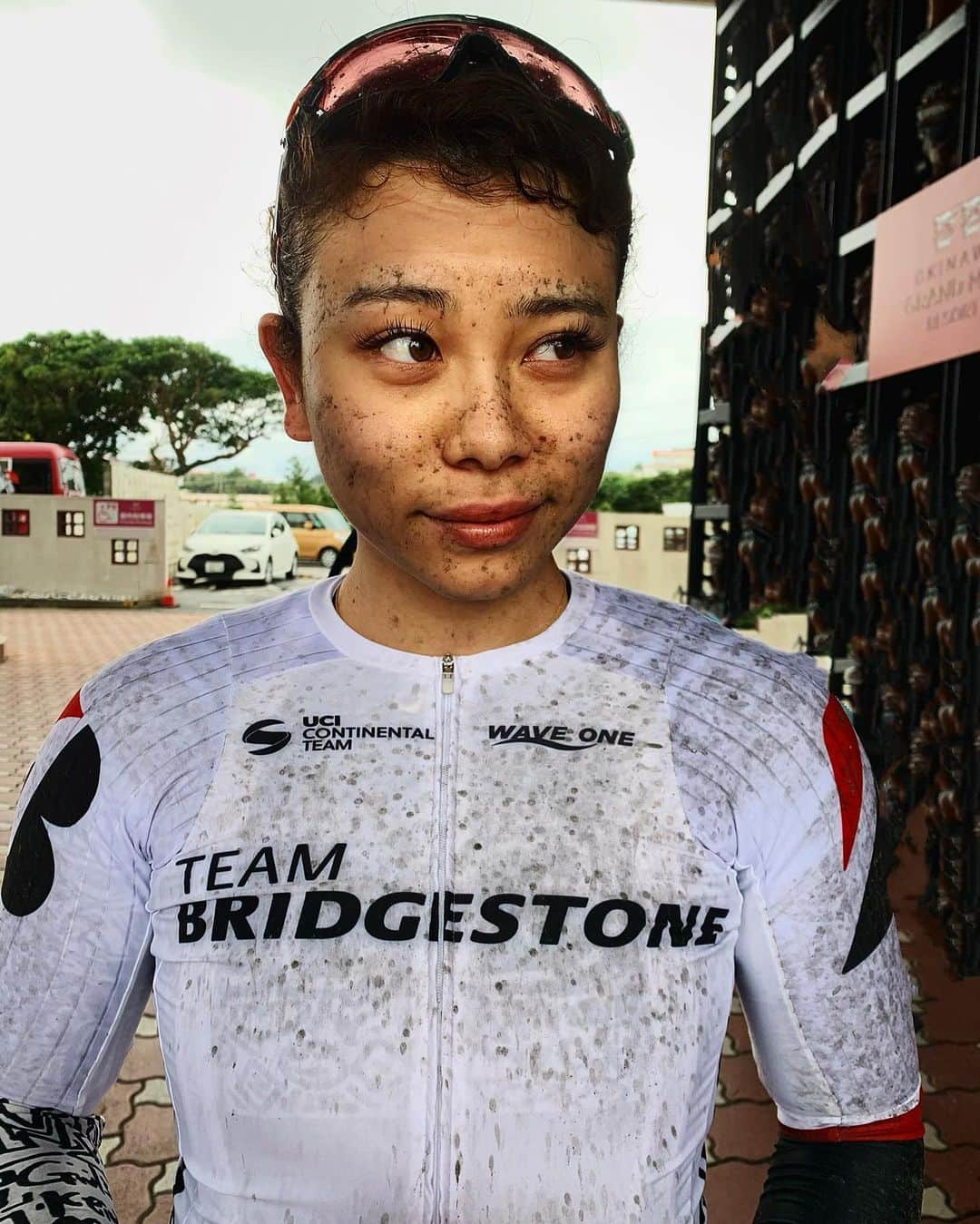 のインスタグラム：「泥んこ;(´•௰•`)☂🌺🌴﻿ ﻿ #teambridgestonecycling﻿ #chaseyourdream﻿ #cyclist #trackcyclist #roadcycling  #roadtraining #roadbike #training #筋トレ女子 #トレーニング女子 #腹筋女子」