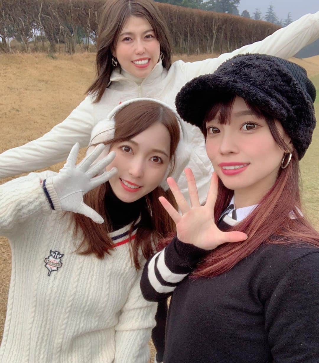 𝗠𝗮𝗶さんのインスタグラム写真 - (𝗠𝗮𝗶Instagram)「⛳️  年末の100切りラウンド💖  この日はラッキーも多くて🤣 こんなへなちょこショットでも グリーンに乗ってくれたり、、🙈🙈  #四街道ゴルフ倶楽部  は やっぱり女子に優しいのですね🥺💓  今年は危なげなく100切りしたいです🤣  見ての通り天気があまり良くなかったけど そんな事気にならない位楽しかったなぁ🥰  @keiko_414_ ちゃん @mayu_0314 ちゃんと 初めて一緒にラウンドしたけど 大好きなメンバーになっちゃった😍💓 （お誕生日もちょうど1ヶ月違いなの👯‍♀️）  #ゴルフ女子#女子ゴルフ#ゴルフラウンド #100切り#ゴルフ好き#ゴルフばか#ゴルフ #golf#ゴルフファッション#ゴルフコーデ #ゴルフうまくなりたい#冬ゴルフ#ゴルフウェア」1月12日 17時21分 - mai.golf.214