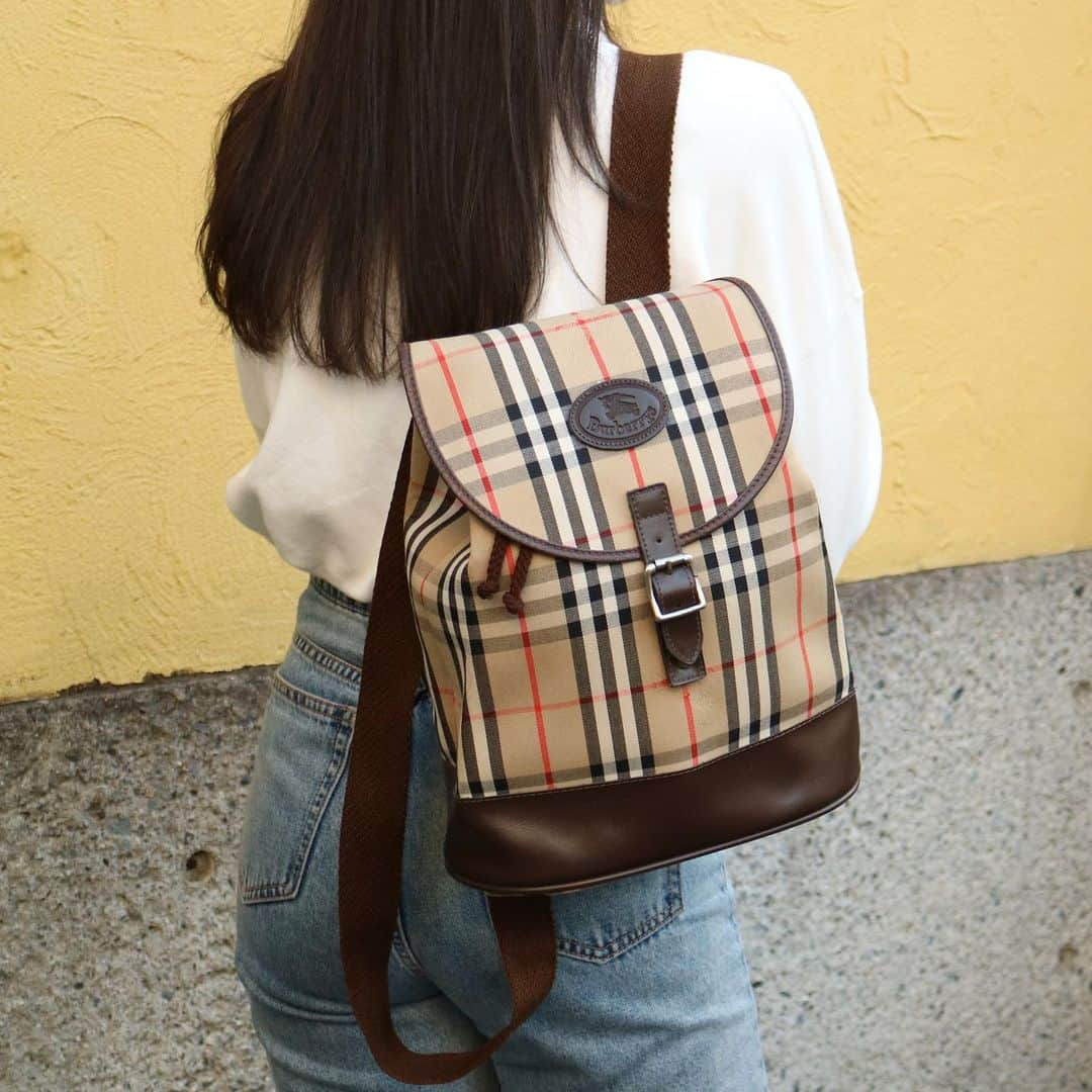 Vintage Brand Boutique AMOREさんのインスタグラム写真 - (Vintage Brand Boutique AMOREInstagram)「Burberry’s house check backpack.  Webstore product code: AO32358  ✈️Worldwide Free Shipping 📩DM for more info and pricing  ➡️info@amorevintagetokyo.com  #burberry #burberrys #vintagebag #burberrybag」1月12日 17時41分 - amore_tokyo