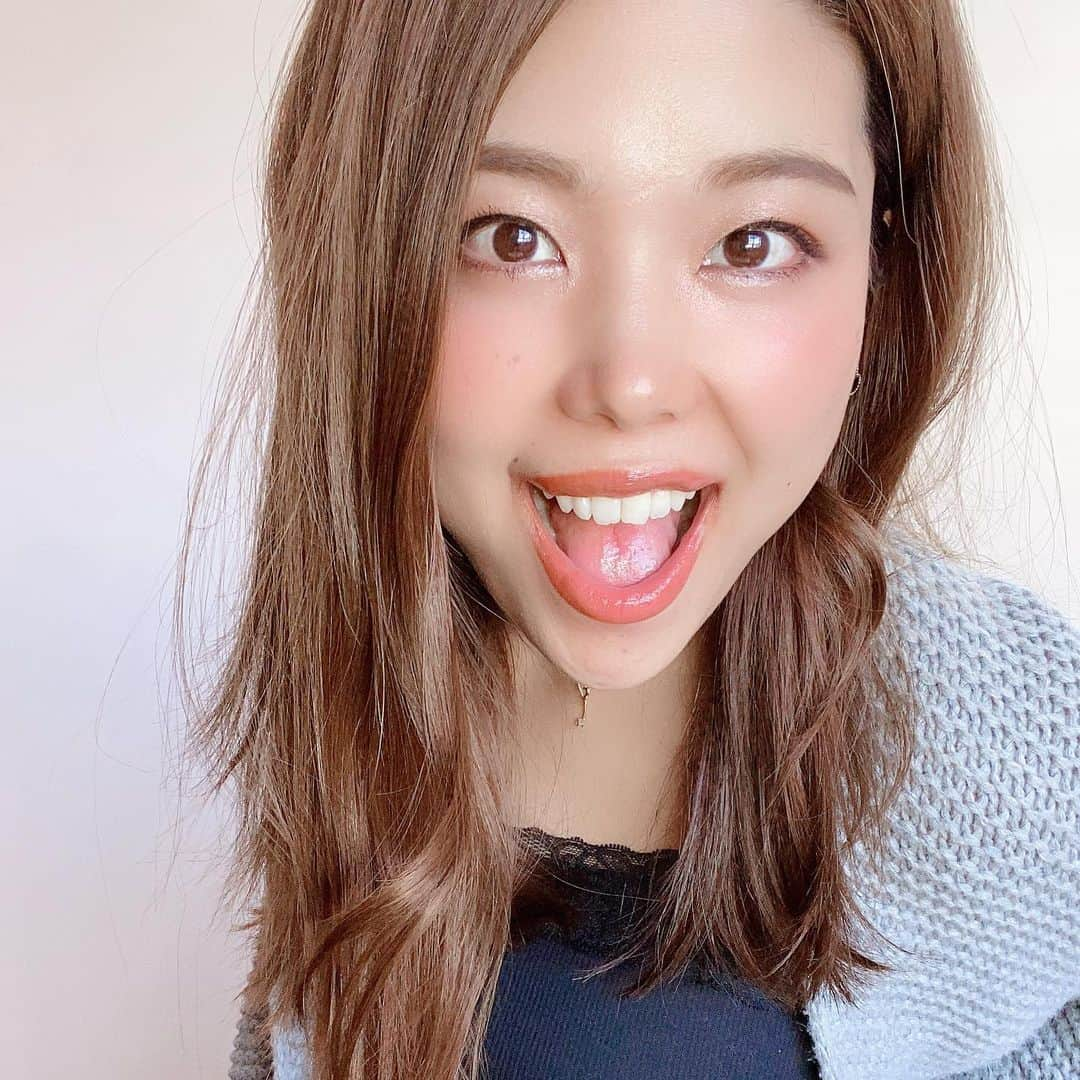 山田みおのインスタグラム：「#好きなことを仕事に できると毎日が楽しい ㅤ ㅤ  仕事行きたくないとか やりたくないとかがなくなる ㅤ ㅤ  時には大変なことや嫌な思いをすることもあるけど ㅤ ㅤ  楽しいと楽は違うから ㅤ ㅤ  好きなことが何か まだわからないひとは ㅤ ㅤ  気持ちをオープンにして いろんなことにチャレンジしてみたらいい ㅤ ㅤ  ㅤ ㅤ  何だって始めた時は大変だしうまくいかないかもしれないけど ㅤ ㅤ  ㅤ ㅤ  続けていくうちに 自分が“息をするように”自然に出来ることが見つかる ㅤ ㅤ  ㅤ ㅤ  あとは3日坊主になってしまったとき 自分を責めないこと ㅤ ㅤ  今はタイミングじゃなかっただけかもしれない ㅤ ㅤ  ㅤ ㅤ   だけど　 自分に向いていないことをやるほど 人生は長くない ㅤ ㅤ  ㅤ ㅤ   嫌なことをガマンして 生きることは ㅤ ㅤ  あなたの命をムダにしていること ㅤ ㅤ ㅤ ㅤ  ㅤ ㅤ   一度きりの人生を 自分らしく、楽しく ㅤ ㅤ  ㅤ ㅤ   仕事は単なる稼ぐ手段ではなく あなたの生き様を見せる舞台だから ㅤ ㅤ  ㅤ ㅤ   ㅤ ㅤ  #今年は好きなことを仕事にしてみませんか？ ㅤ ㅤ  ㅤ ㅤ  👇　　👇　　👇  @30yamada_zaitaku のプロフィールよりリンクをクリック」