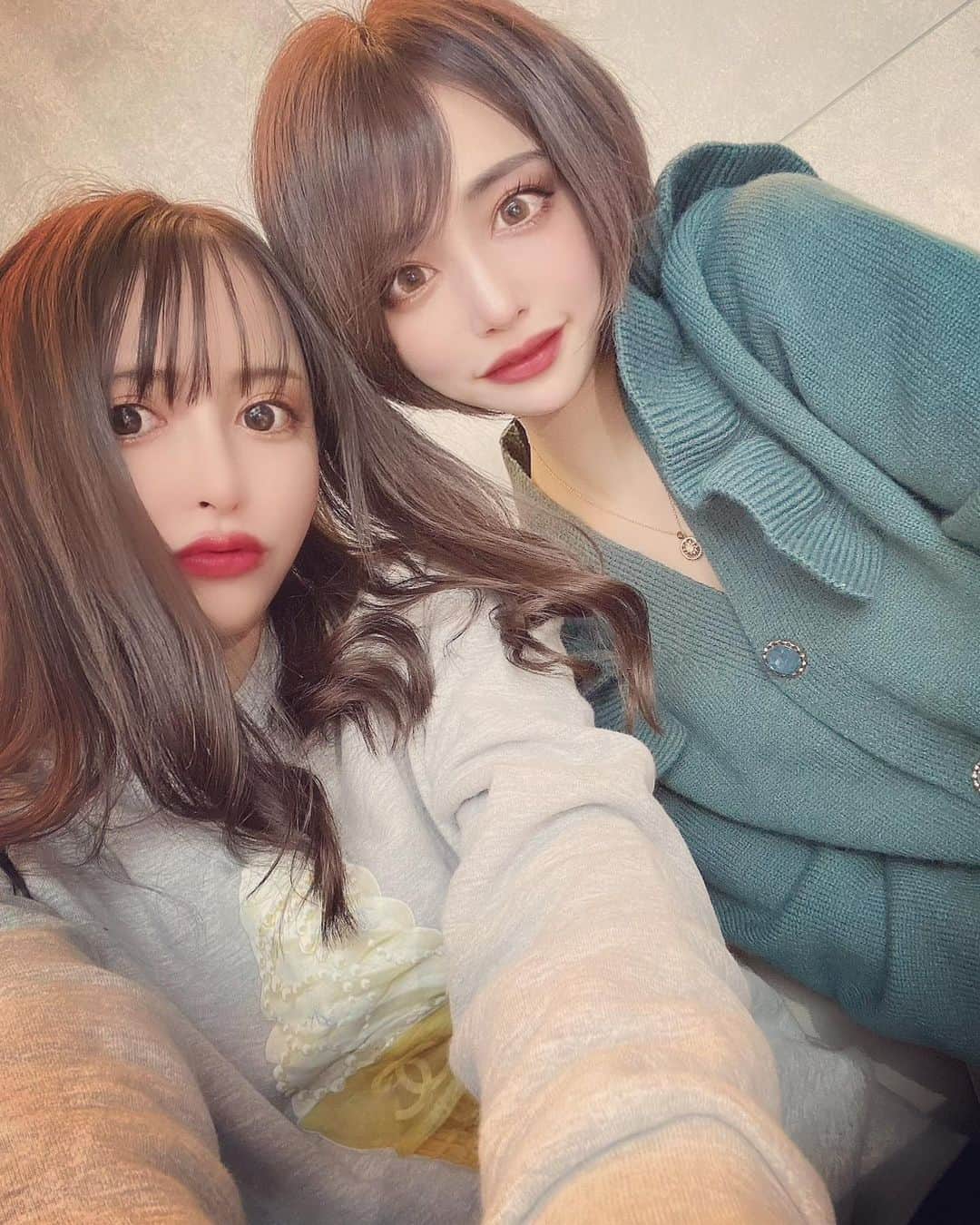 のインスタグラム：「✖︎✖︎✖︎💋  表参道lunch✴︎ 閉店までいちゃったね🙄！  時間あっという間に すぎちゃったぁぁ🐸💦  #love #happy #friend #selfie」