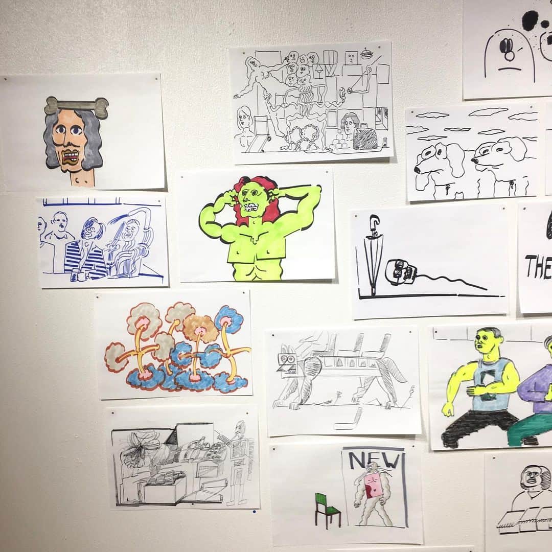 のインスタグラム：「【戸田真樹 個展 『Fixation Ward』】  戸田真樹展覧会のドローイングの作品はその場でお持ち帰り可能な作品となります。 また代引きでもご対応させて頂きます。  A4サイズ　¥7,000＋Tax B5サイズ　¥6,000＋Tax A5サイズ　¥5,000＋Tax ※お届けするお日にちはお時間を頂戴致します。 ※代引き手数料頂戴致します。  写真2枚目はB5サイズの作品となります。  気になる作品ございましたらお問い合わせください。  BEAMS JAPAN 5F B GALLERY @b_gallery_official ☎︎03-5368-7309  #beams #beamsjapan #beamsjapan5nd #bgallery #戸田真樹 #masakitoda #painter」