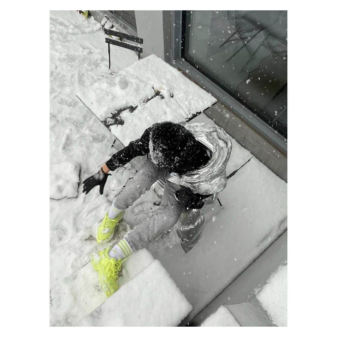 チョン・ヘヨンさんのインスタグラム写真 - (チョン・ヘヨンInstagram)「❄️ 눈 오는 날」1月12日 17時56分 - hydrangea_garden