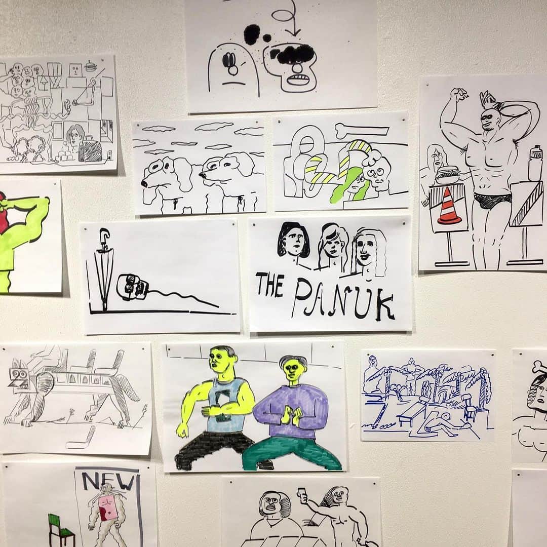 のインスタグラム：「【戸田真樹 個展 『Fixation Ward』】  戸田真樹展覧会のドローイングの作品はその場でお持ち帰り可能な作品となります。 また代引きでもご対応させて頂きます。  A4サイズ　¥7,000＋Tax B5サイズ　¥6,000＋Tax A5サイズ　¥5,000＋Tax ※お届けするお日にちはお時間を頂戴致します。 ※代引き手数料頂戴致します。  写真2枚目はA4サイズの作品となります。  気になる作品ございましたらお問い合わせください。  BEAMS JAPAN 5F B GALLERY @b_gallery_official ☎︎03-5368-7309  #beams #beamsjapan #beamsjapan5nd #bgallery #戸田真樹 #masakitoda #painter」